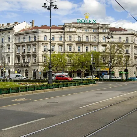 Wilson's Oktogon Square * Budapeszt