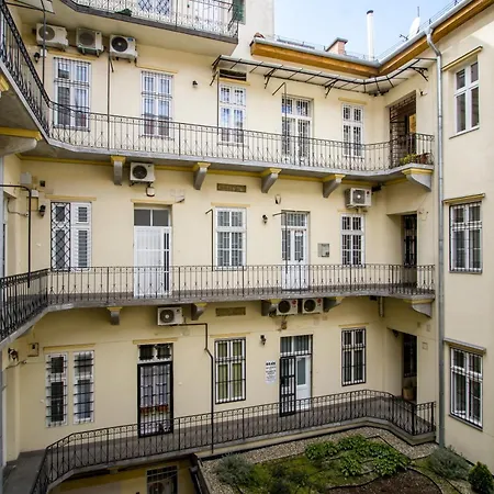Wilson's Oktogon Square Apartament