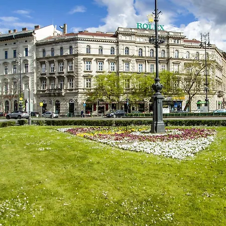 Wilson's Andrassy Avenue Apartment *